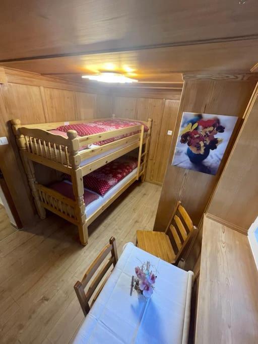 Apartment Chalet Im Sunnigen Usblick Wengen Bagian luar foto
