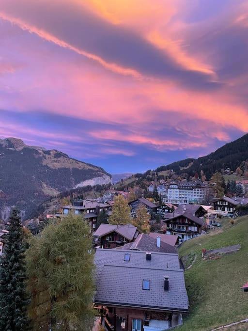 Apartment Chalet Im Sunnigen Usblick Wengen Bagian luar foto